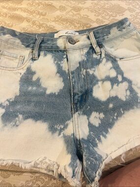 KanCan Light Blue and White Tie-Dye Denim Shorts size 7